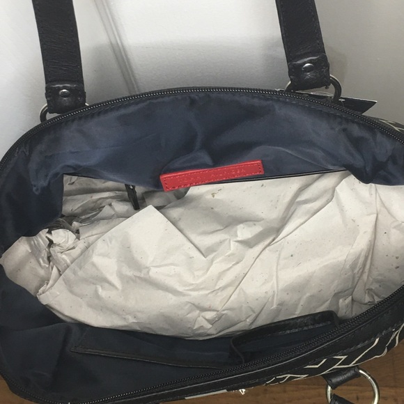 Large TOMMY HILFIGER Dome Satchel - Picture 6 of 9